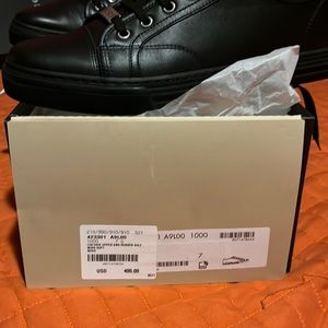 Gucci unisex Black Leather tennis shoe, it is a men’s 7 can fit a woman 9 1/2.